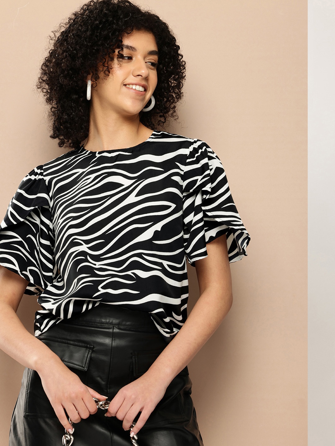 

encore by INVICTUS Print Petal Sleeve Top, Black