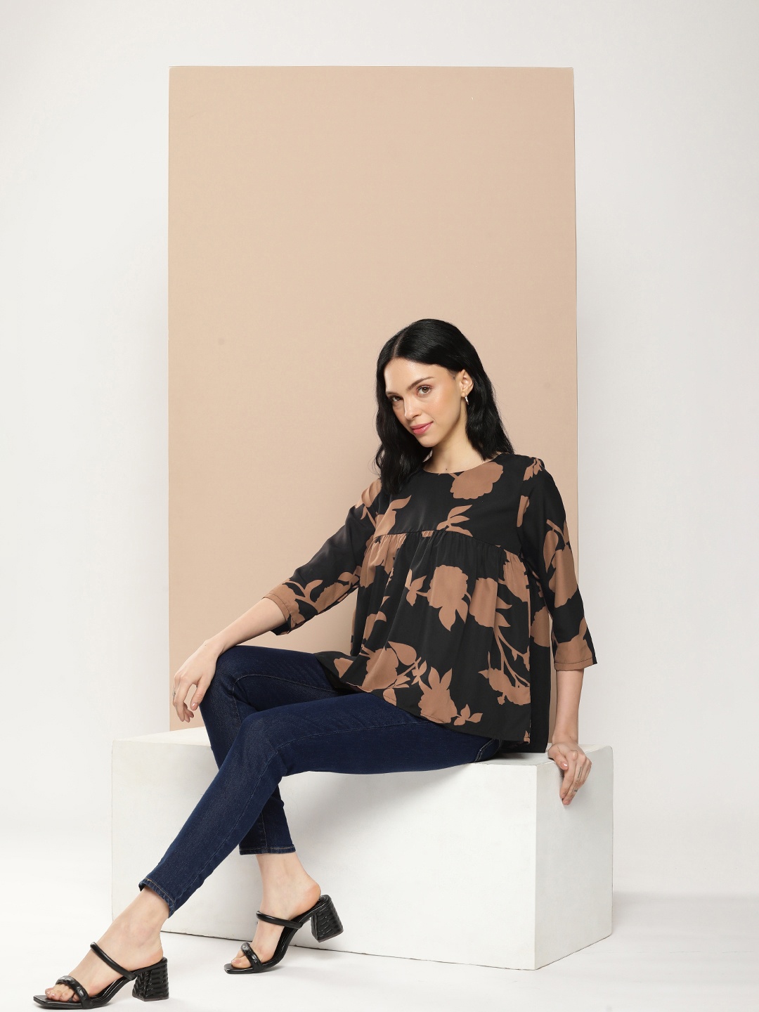 

encore by INVICTUS Floral Printed Gathered Top, Black
