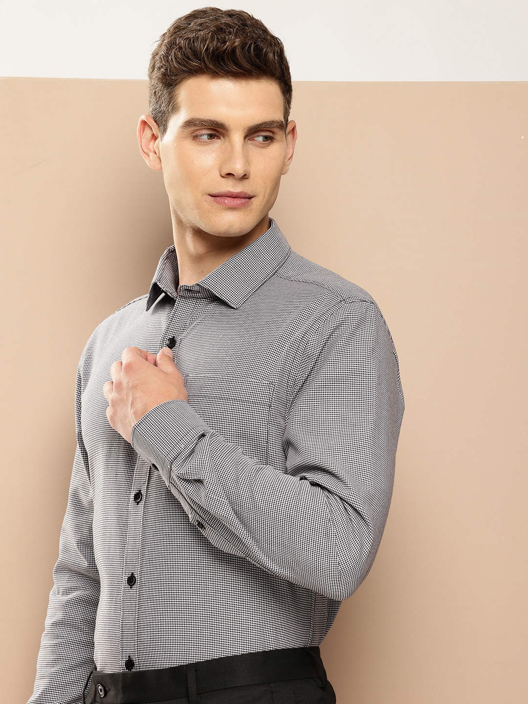 

INVICTUS Slim Fit Checked Formal Shirt, Black
