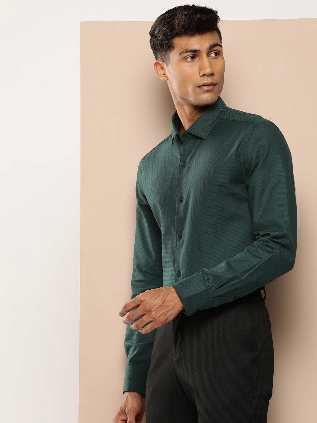 

INVICTUS Slim Fit Textured Cotton Casual Shirt, Green