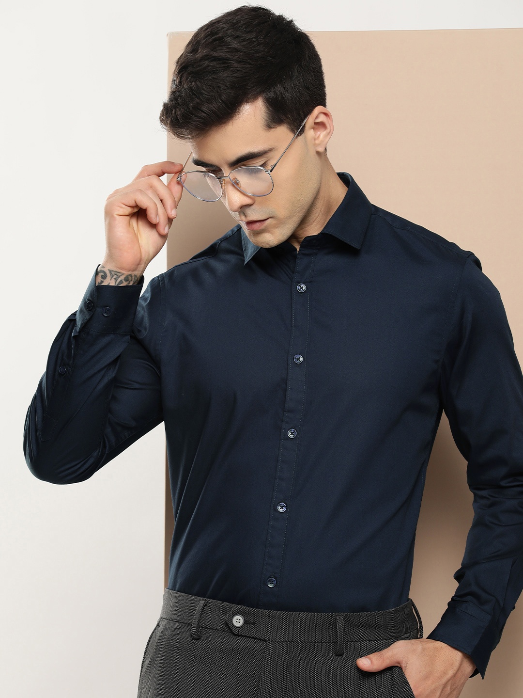 

INVICTUS Men Opaque Formal Shirt, Navy blue