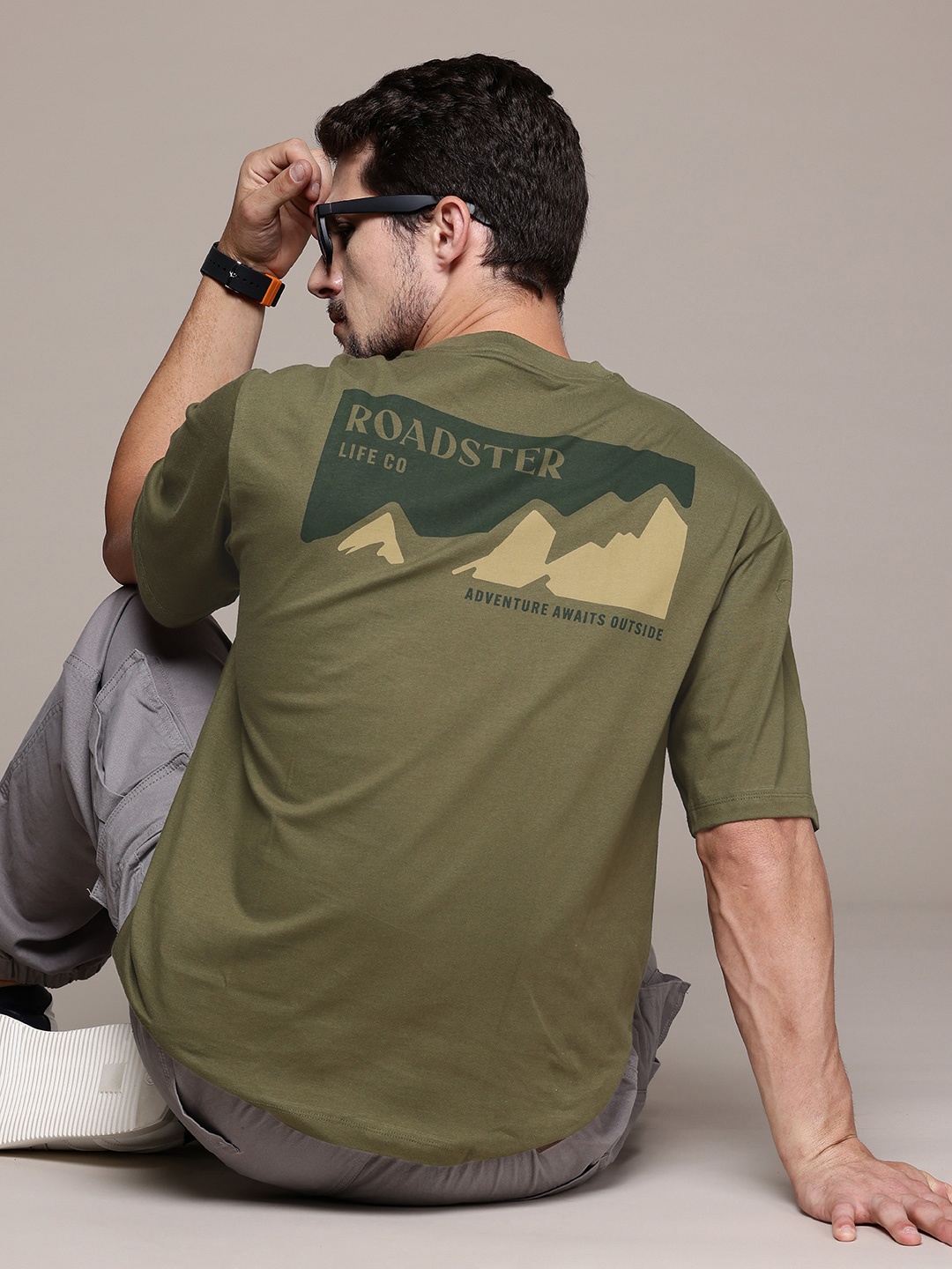 

The Roadster Lifestyle Co. Men Printed Relaxed Fit Pure Cotton T-shirt, Olive