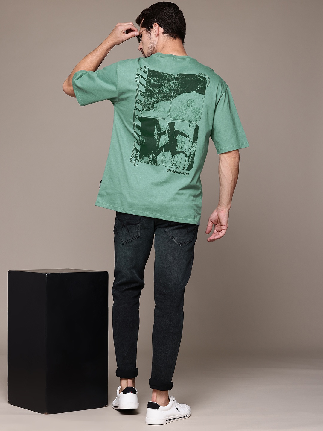 

The Roadster Lifestyle Co. Men Printed Relaxed Fit Pure Cotton T-shirt, Green