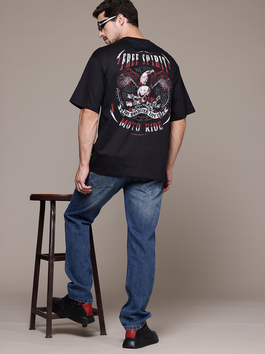 

The Roadster Lifestyle Co. Pure Cotton Printed Drop-Shoulder Sleeves Relaxed T-shirt, Black
