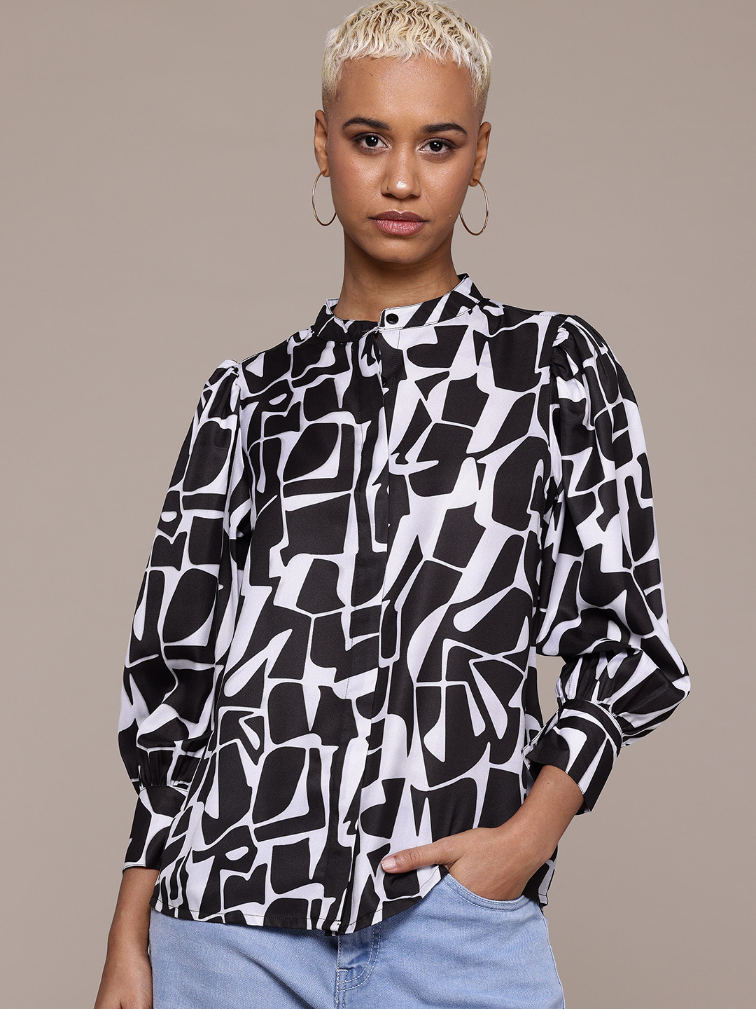 

The Roadster Lifestyle Co Printed Casual Shirt, Black