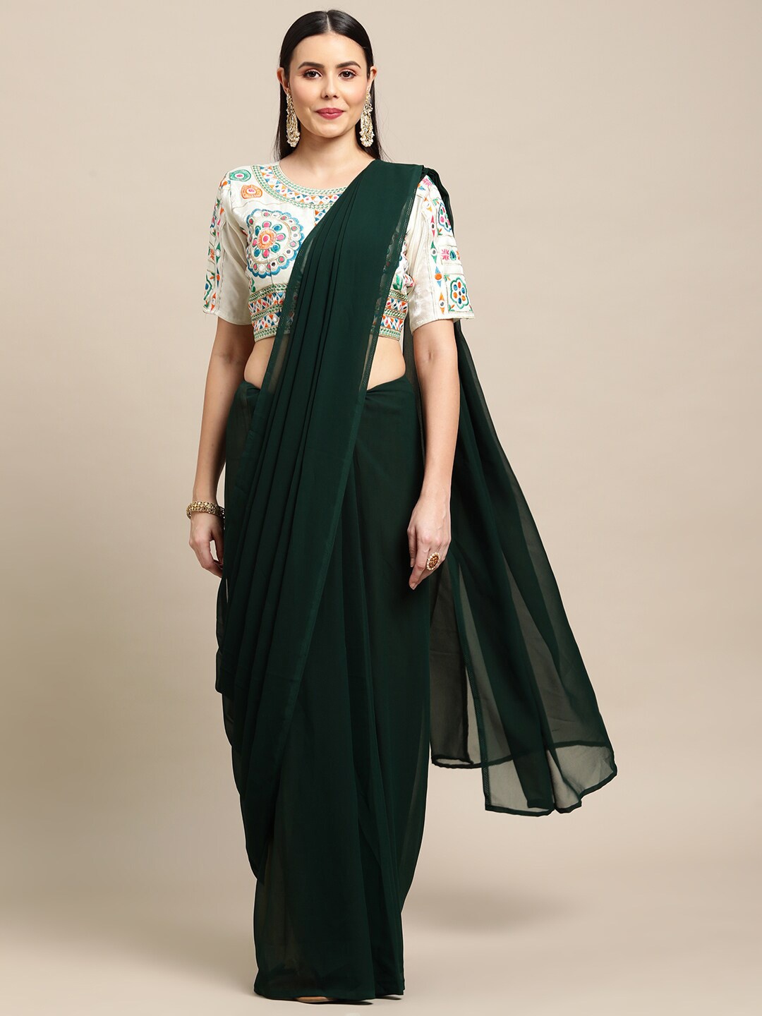 

Warthy Ent Green & White Saree
