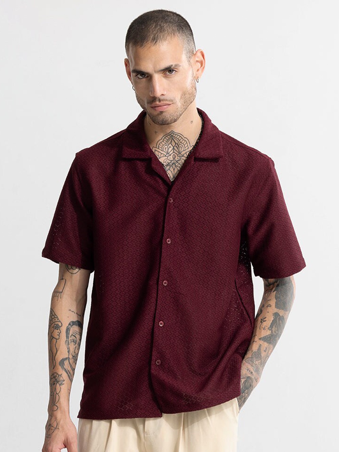 

Snitch Maroon Self Design Classic Boxy Fit Opaque Casual Shirt