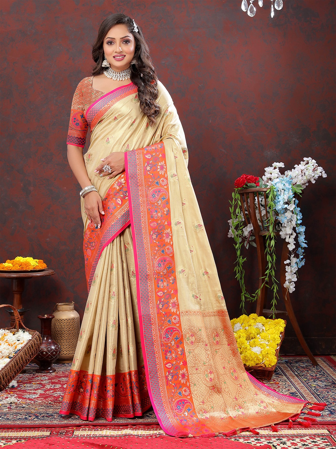 

Divyadham Textiles Ethnic Motifs Woven Design Zari Pure Silk KanjivaramSaree, Gold