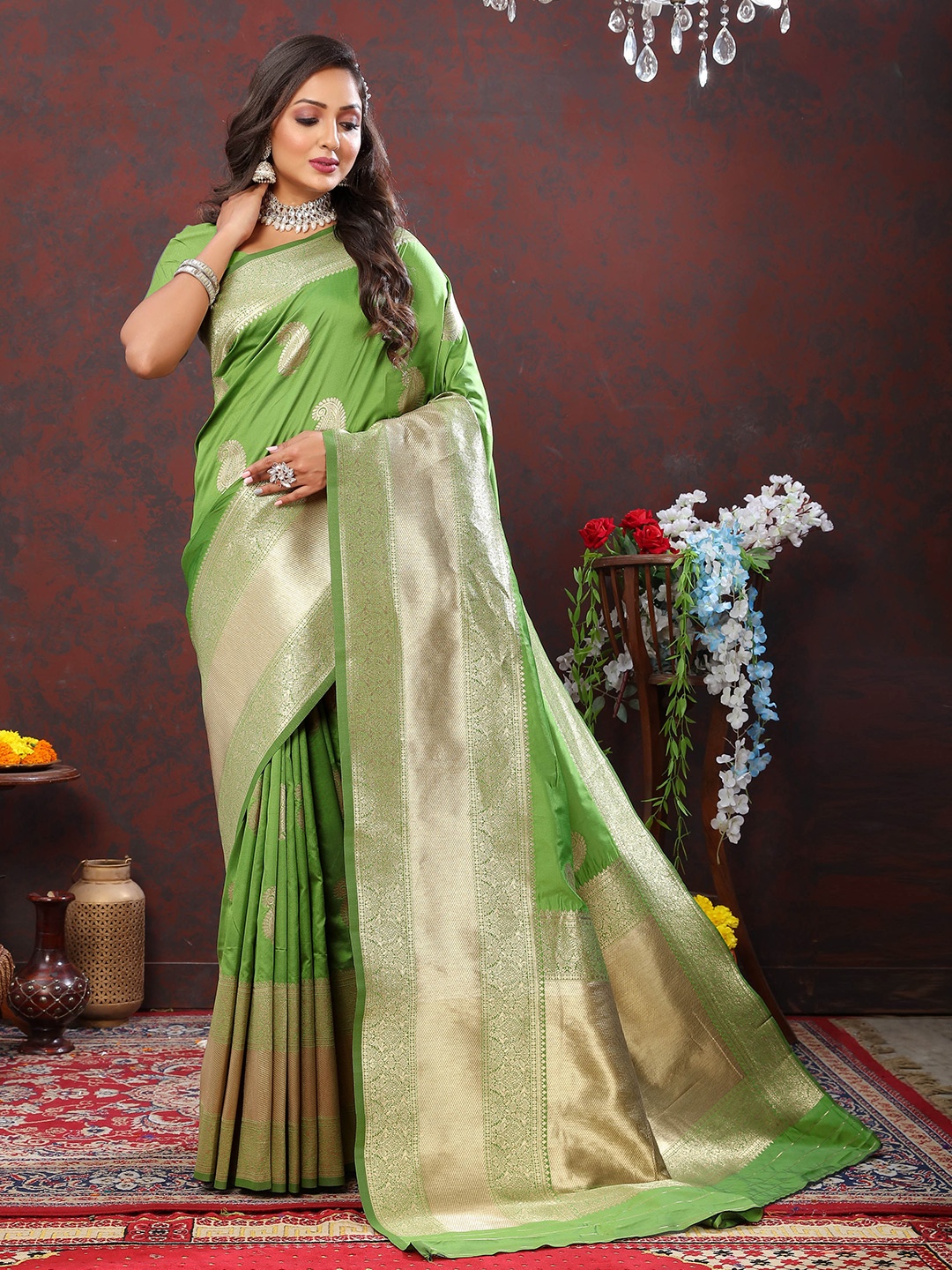 

Divyadham Textiles Ethnic Motifs Woven Design Pure Silk Zari Banarasi Saree, Green
