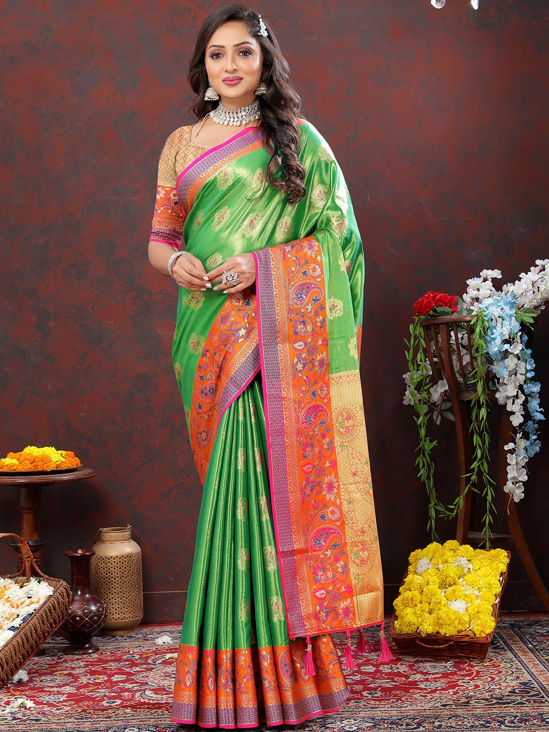 

Divyadham Textiles Ethnic Motifs Woven Design Pure Silk Zari Kanjivaram Saree, Green