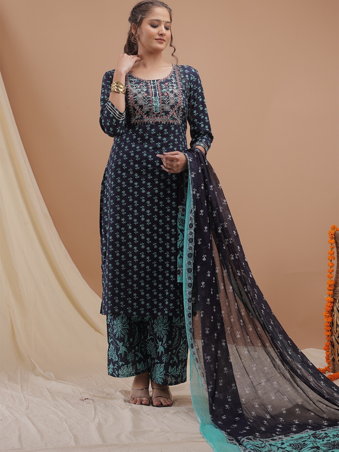 

R RANAK CREATION Floral Printed Regular Thread Work Kurta with Palazzos & Dupatta, Navy blue