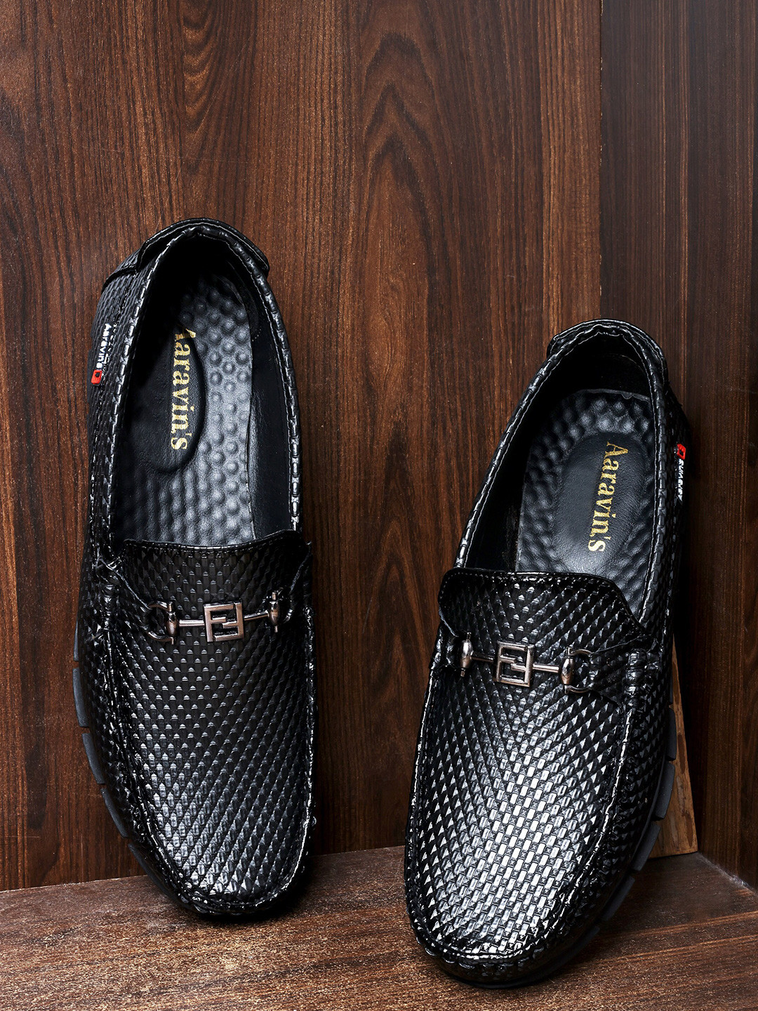 

AARAVIN'S Men Textured Loafers, Black