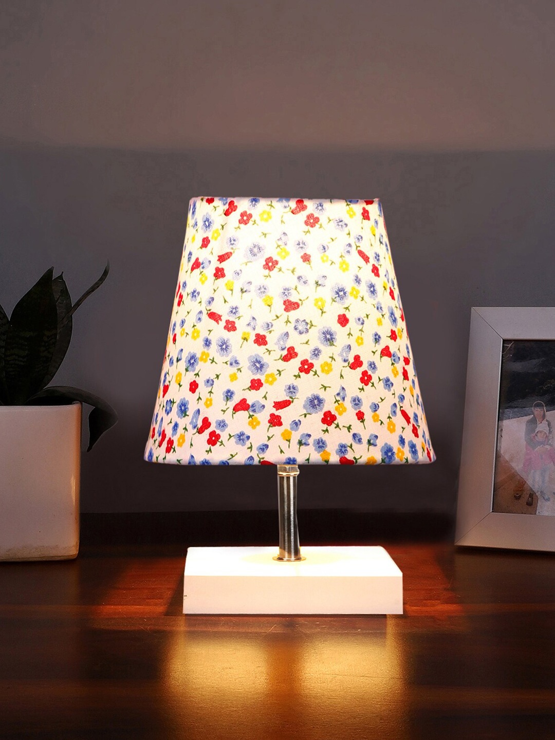 

Devansh White & Red Wooden Frustum Table Lamp