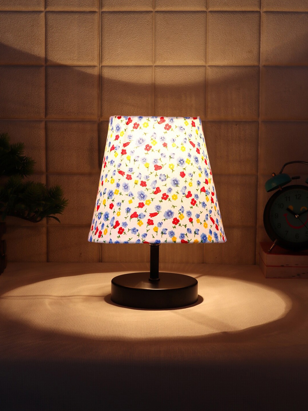 

Devansh White & Red Wooden Frustum Table Lamp