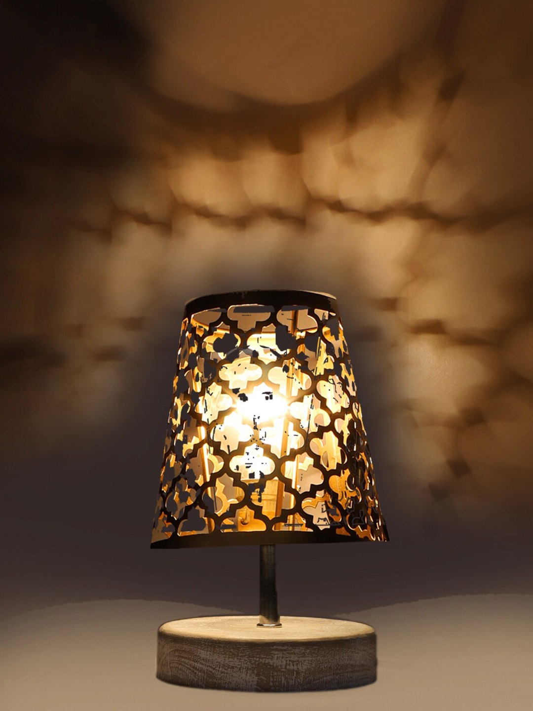 

Devansh Black Metal Frustum Table Lamp