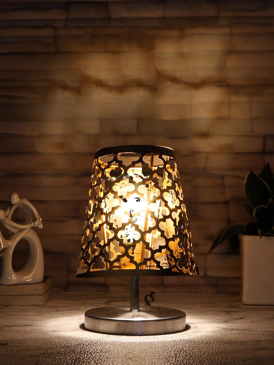 

Devansh Black Metal Frustum Table Lamp