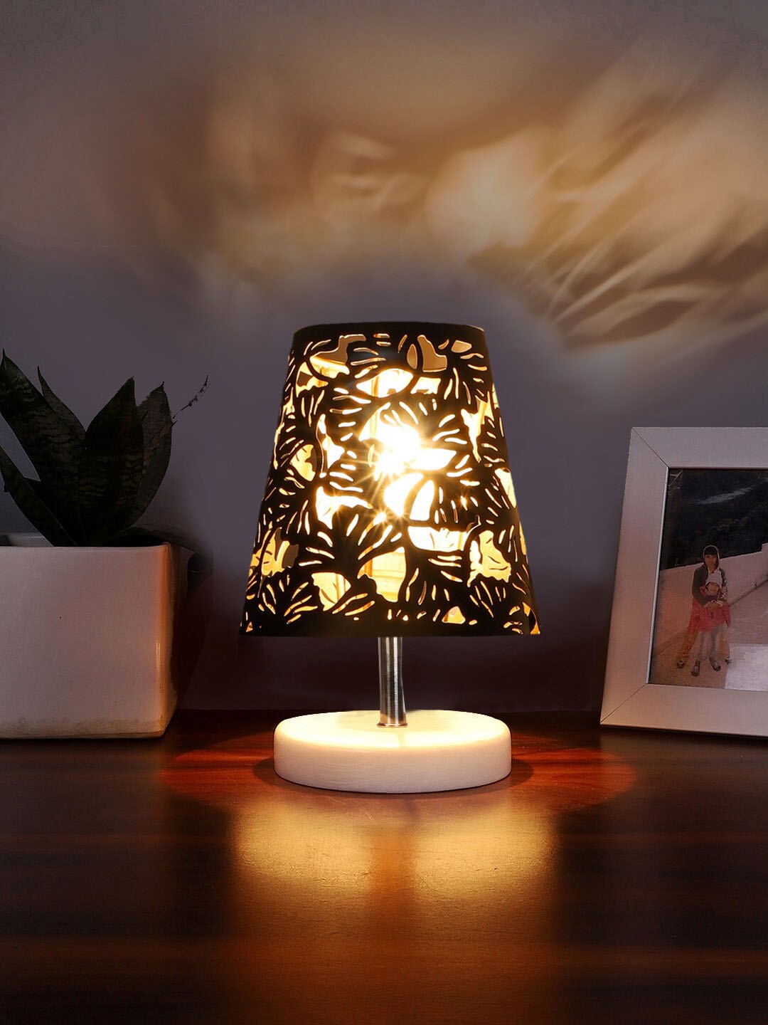

Devansh Black Metal Frustum Table Lamp