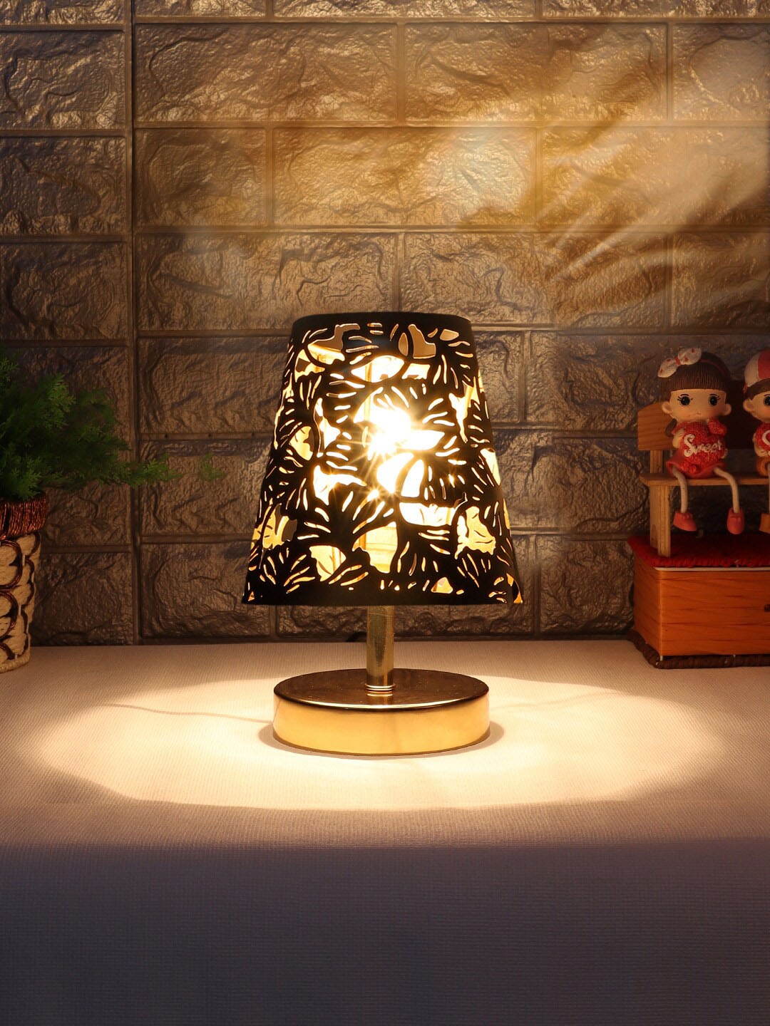

Devansh Black Textured Table Lamp