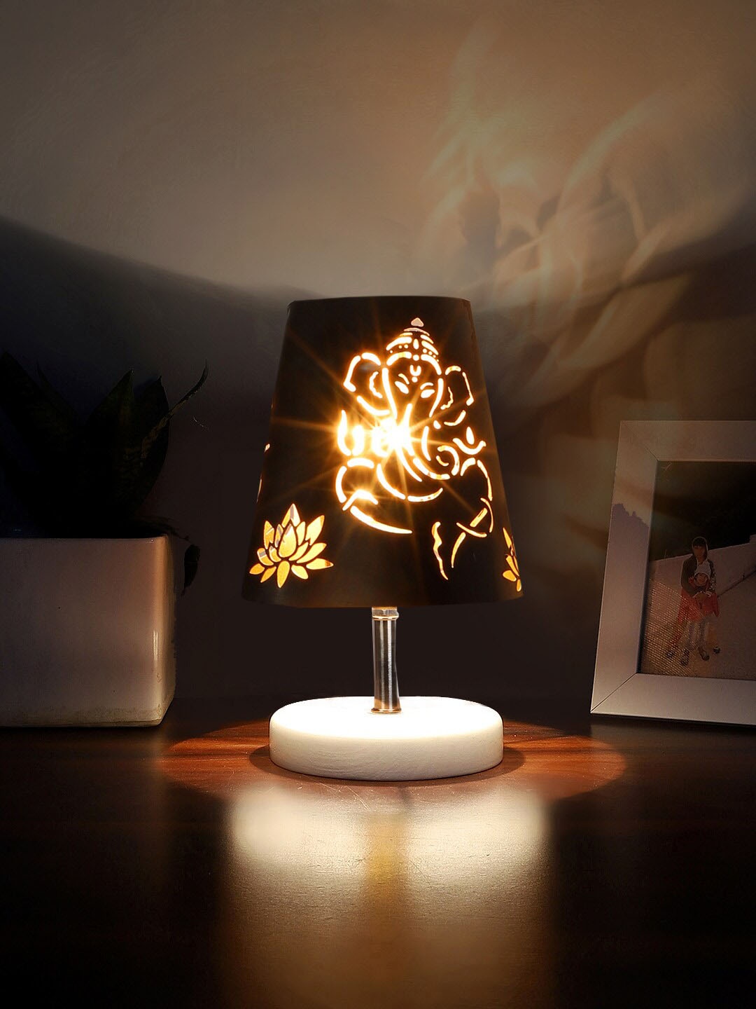

Devansh Black Textured Table Lamp