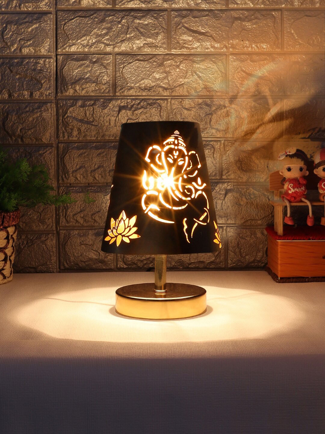 

Devansh Black Textured Table Lamp