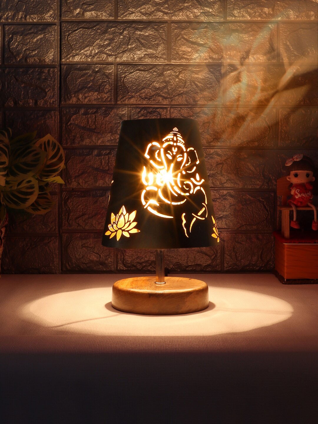 

Devansh Black Textured Table Lamp