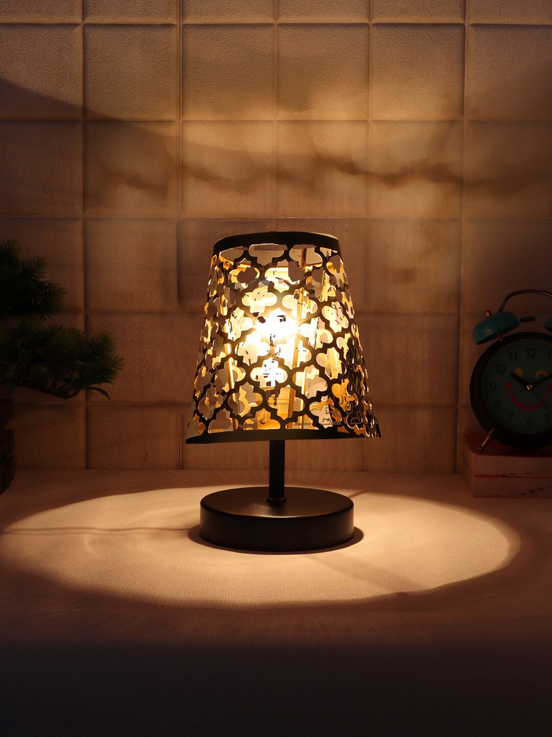 

Devansh Black Textured Table Lamp