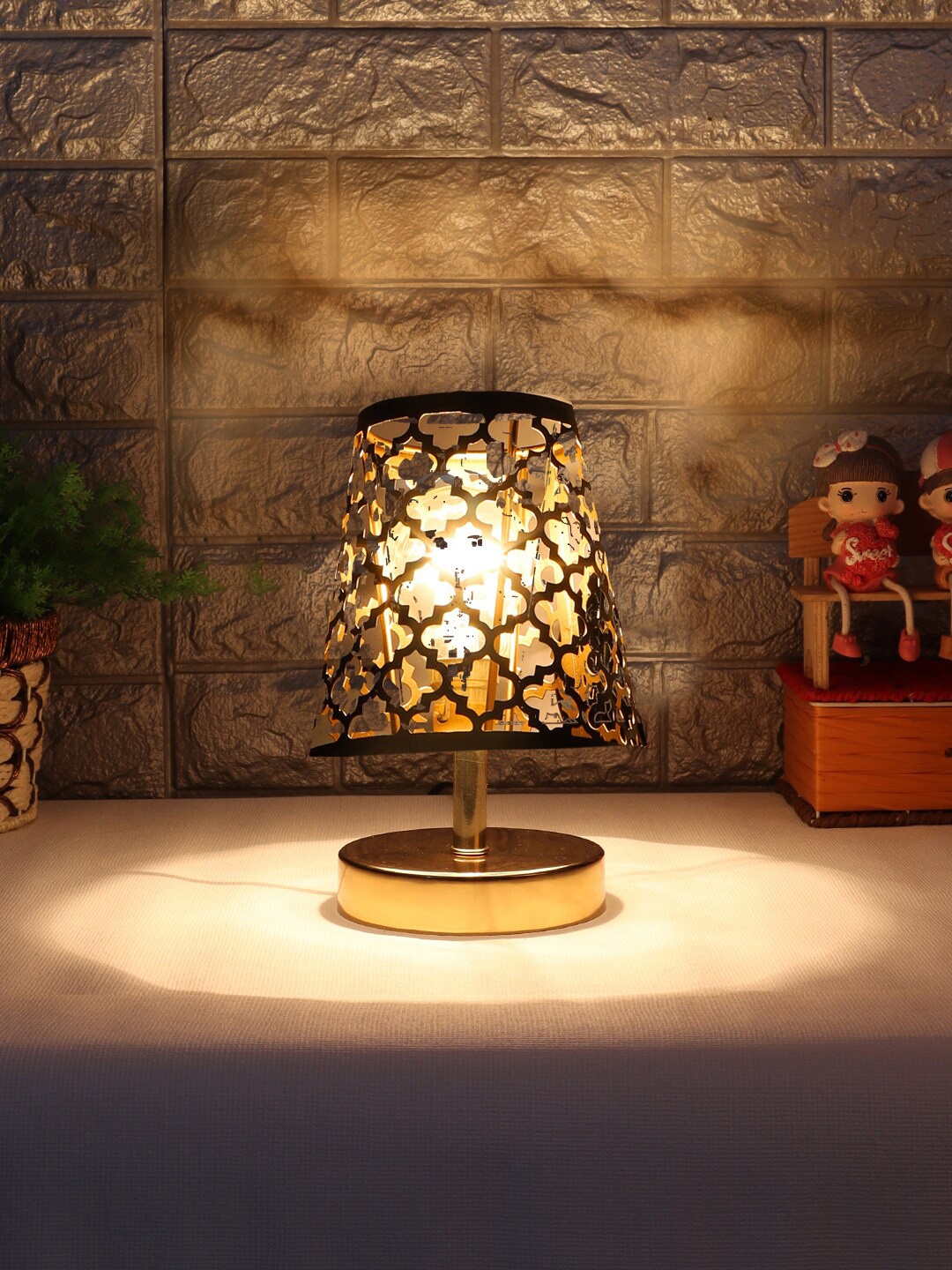 

Devansh Black Textured Table Lamp