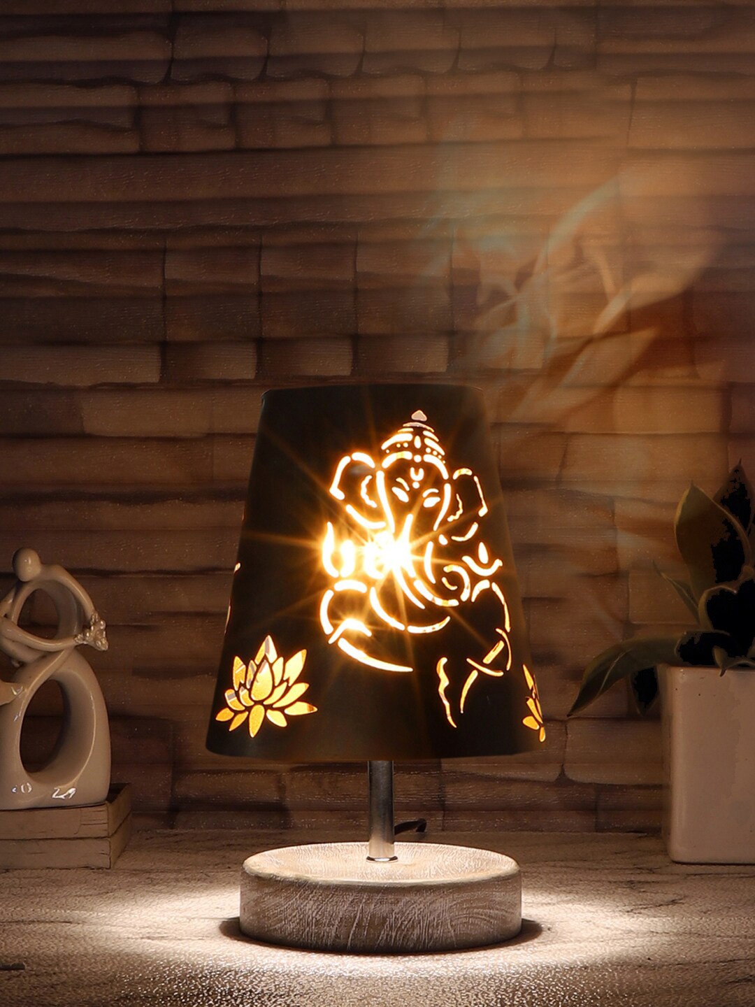 

Devansh Black Textured Table Lamp