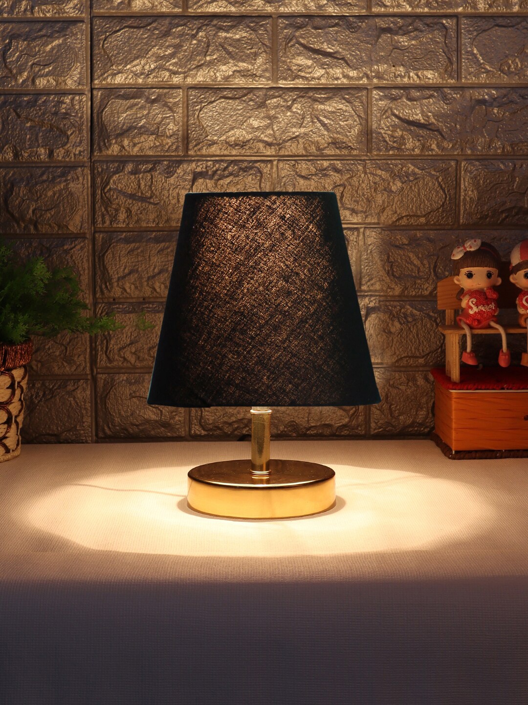 

Devansh Black Textured Table Lamp