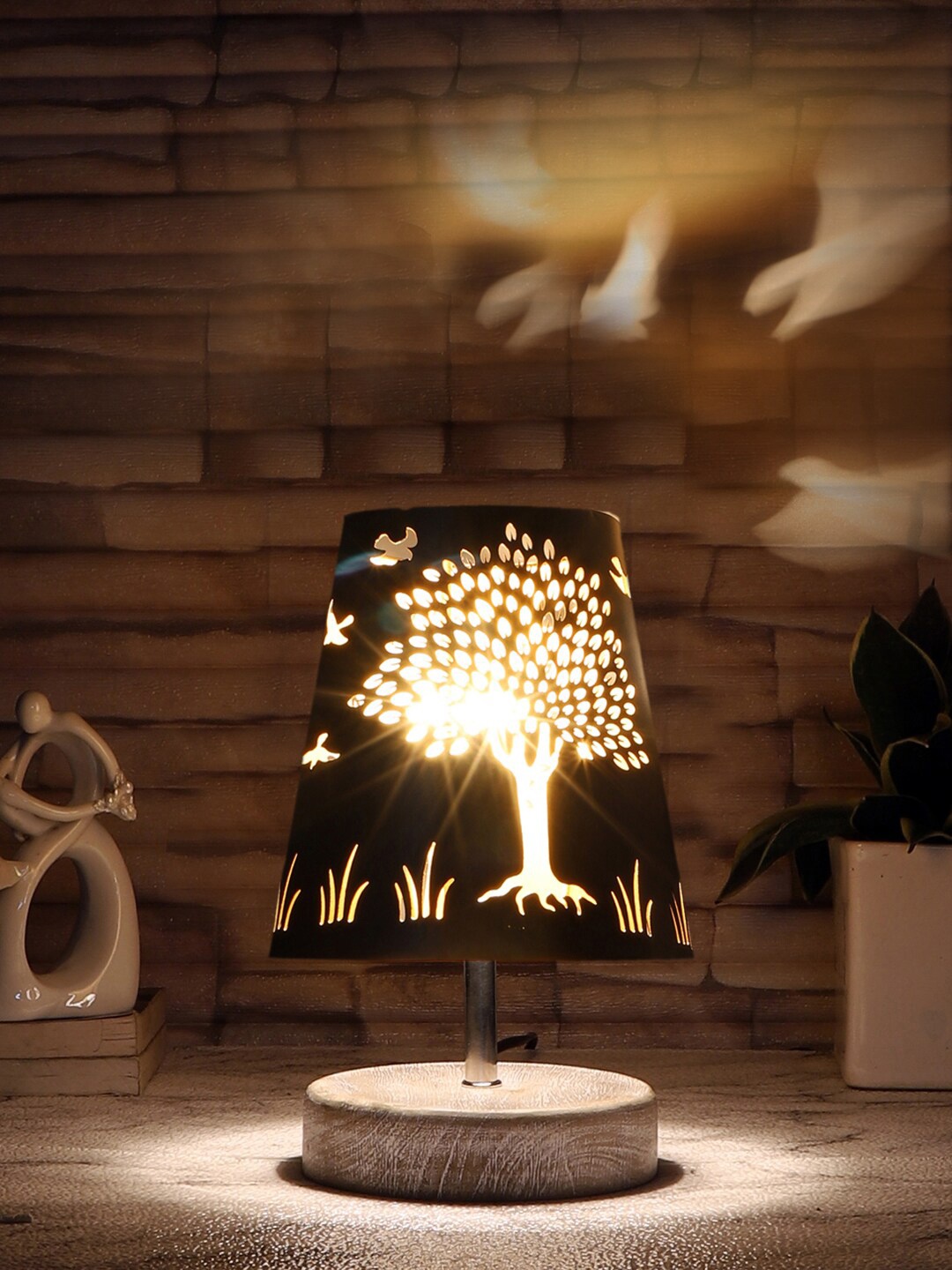 

Devansh Black Textured Table Lamp