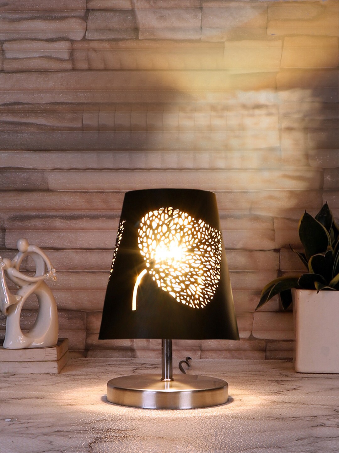 

Devansh Black Metal Leaf Textured Table Lamps