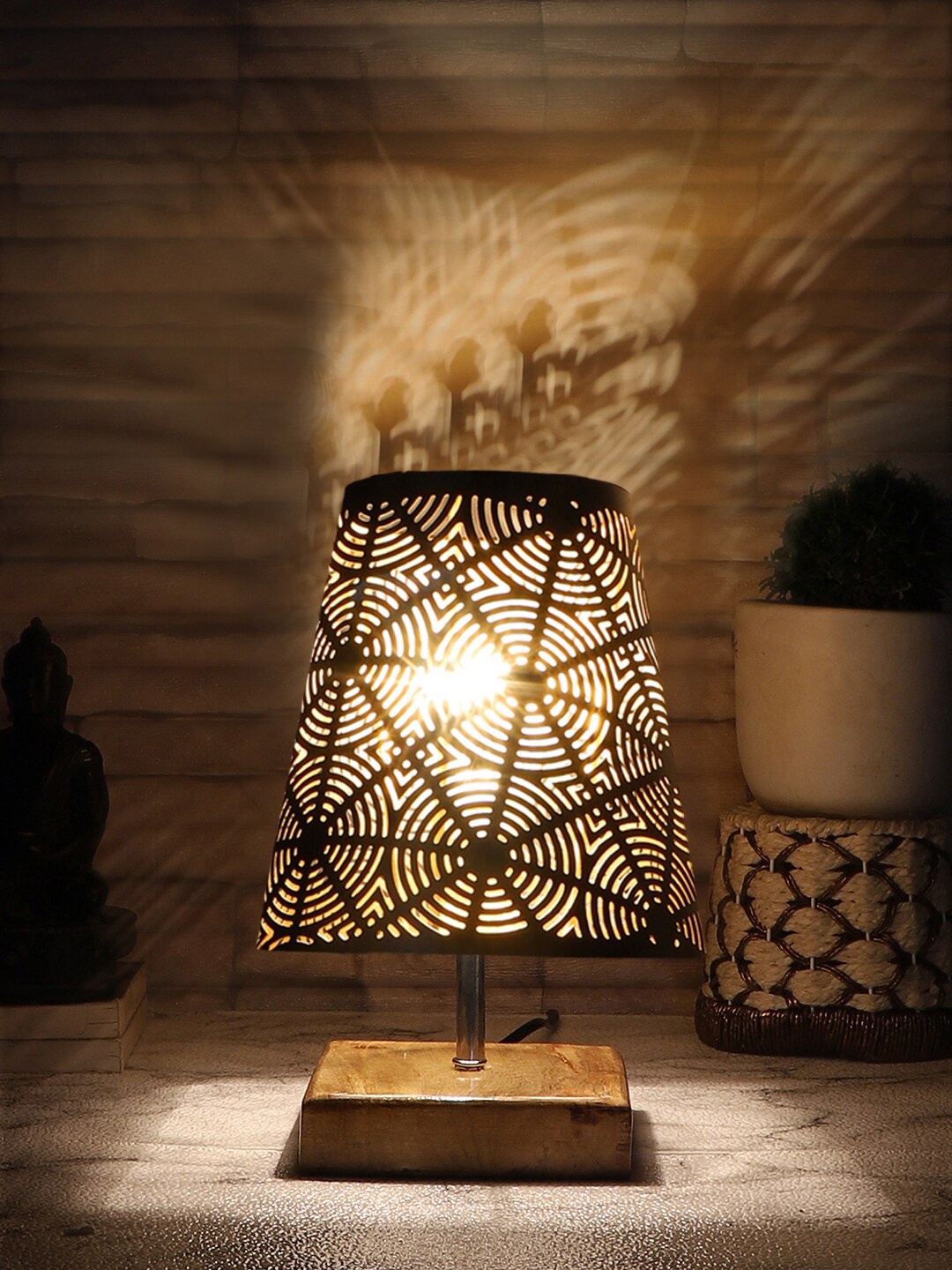 

Devansh Black Textured Metal Table Lamps