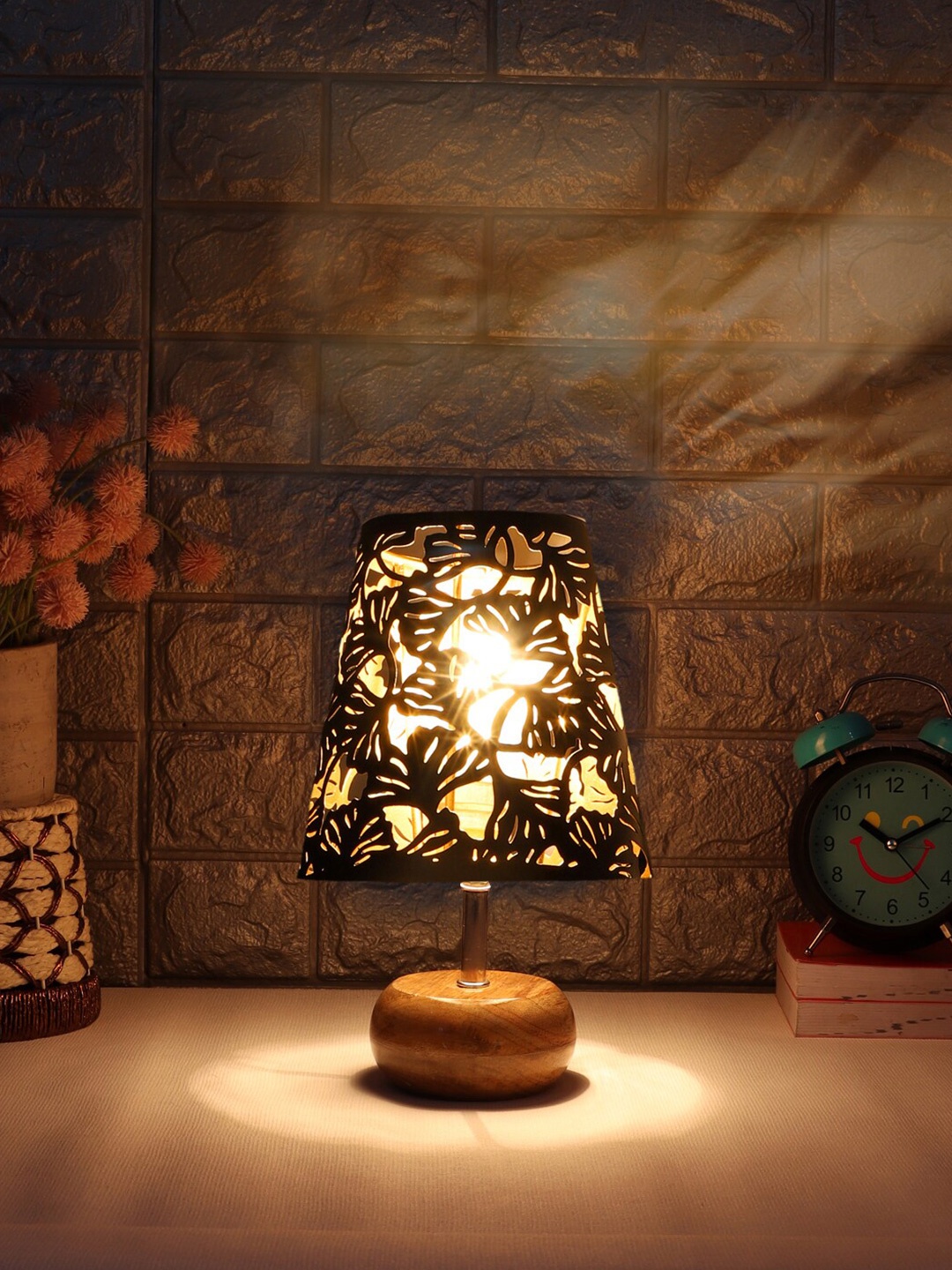 

Devansh Black Textured Metal Table Lamps