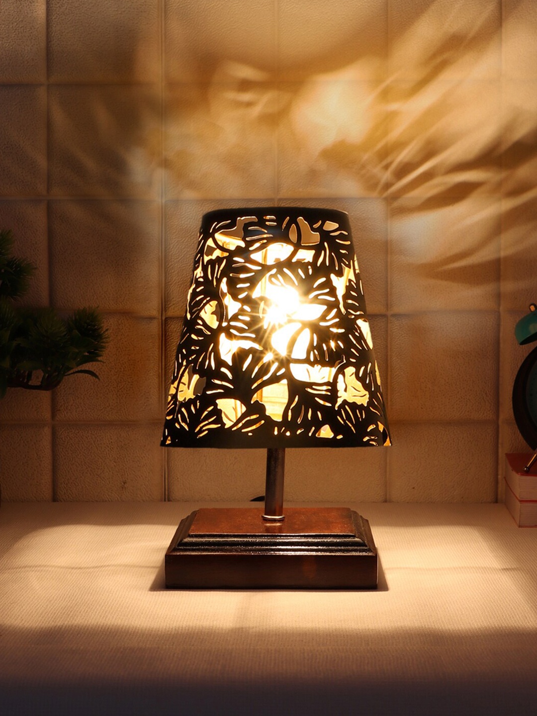 

Devansh Black Textured Metal Table Lamps