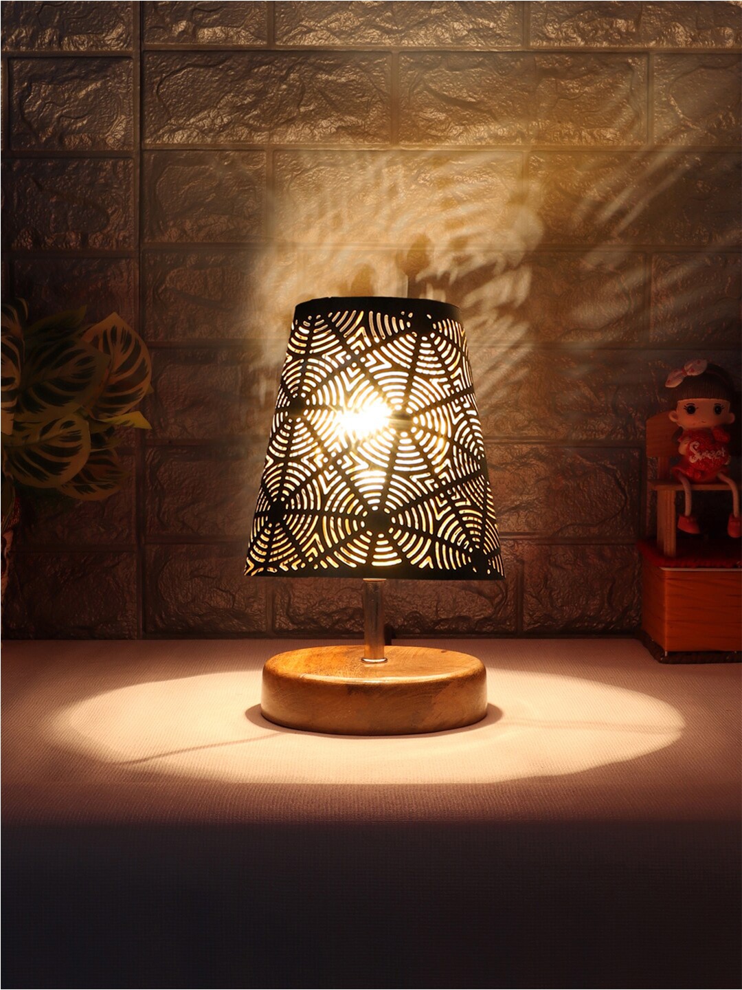 

Devansh Black Textured Metal Table Lamps