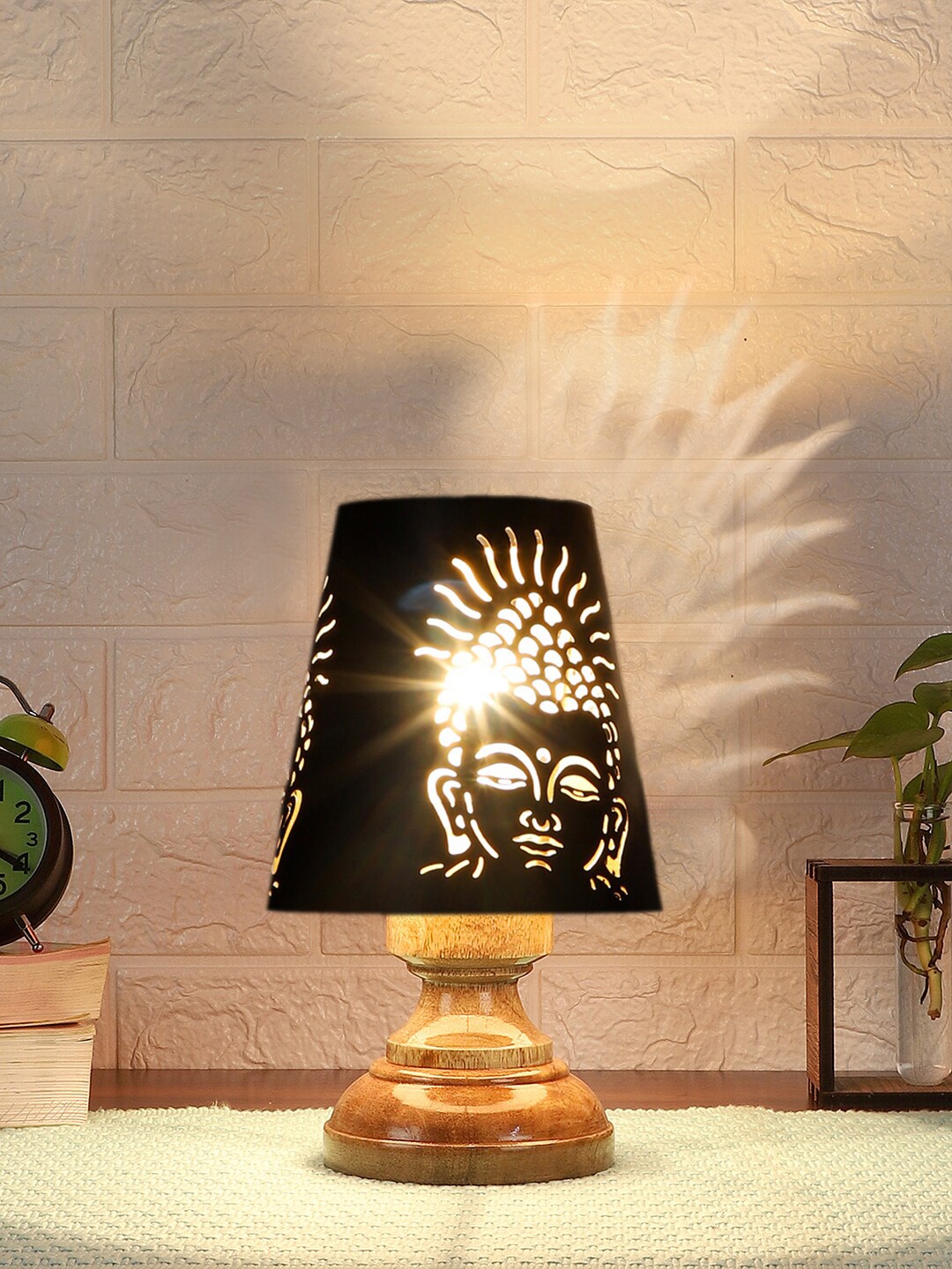 

Devansh Black Textured Metal Table Lamp