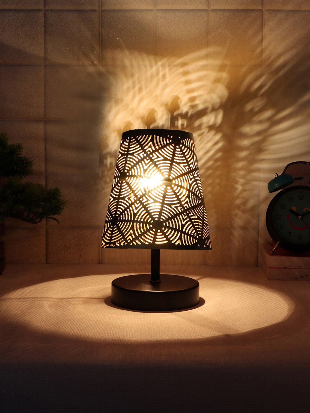 

Devansh Black & Brown Wooden Printed Contemporary Table Lamp