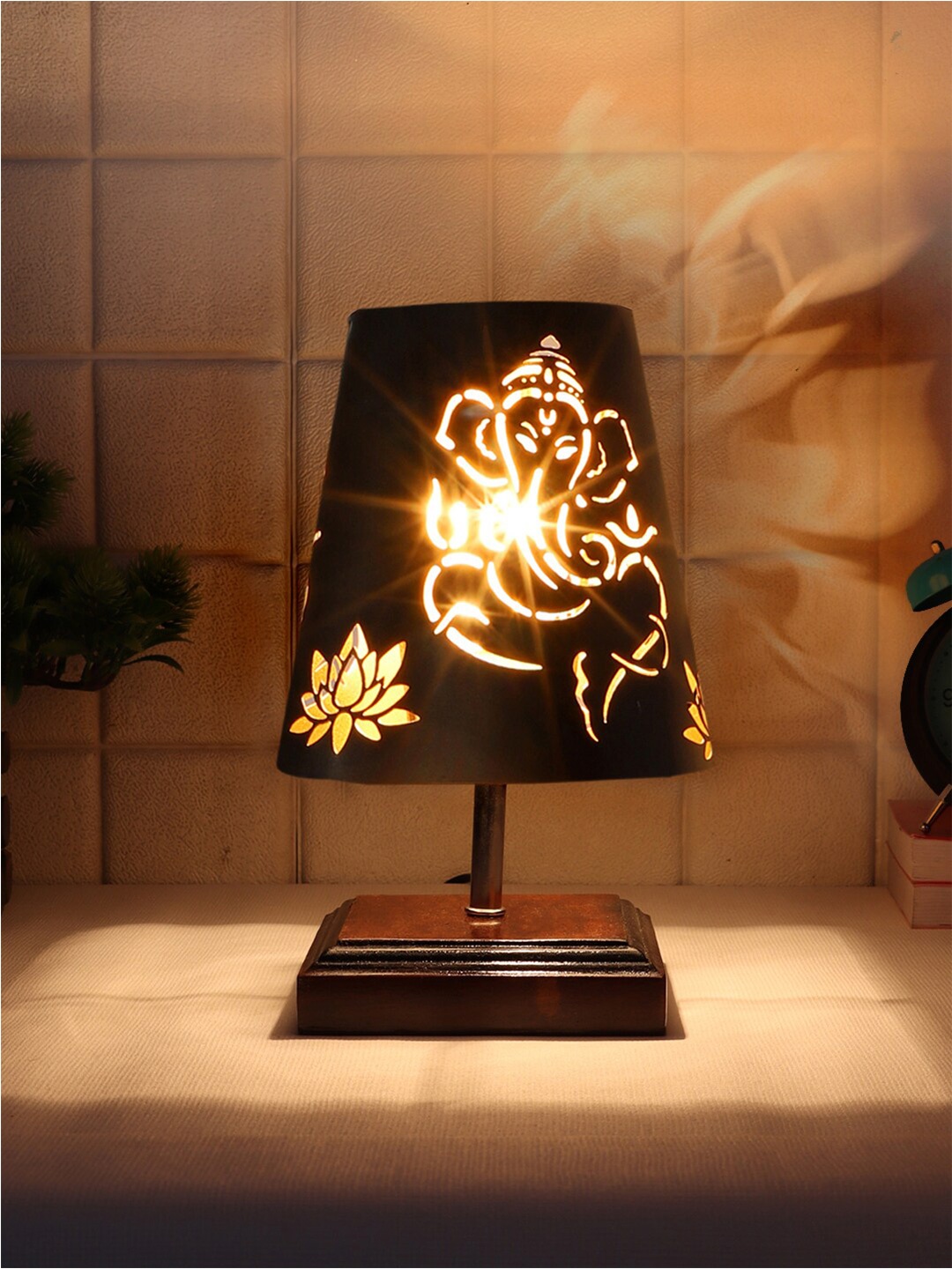 

Devansh Black & Brown Wooden Printed Contemporary Table Lamp