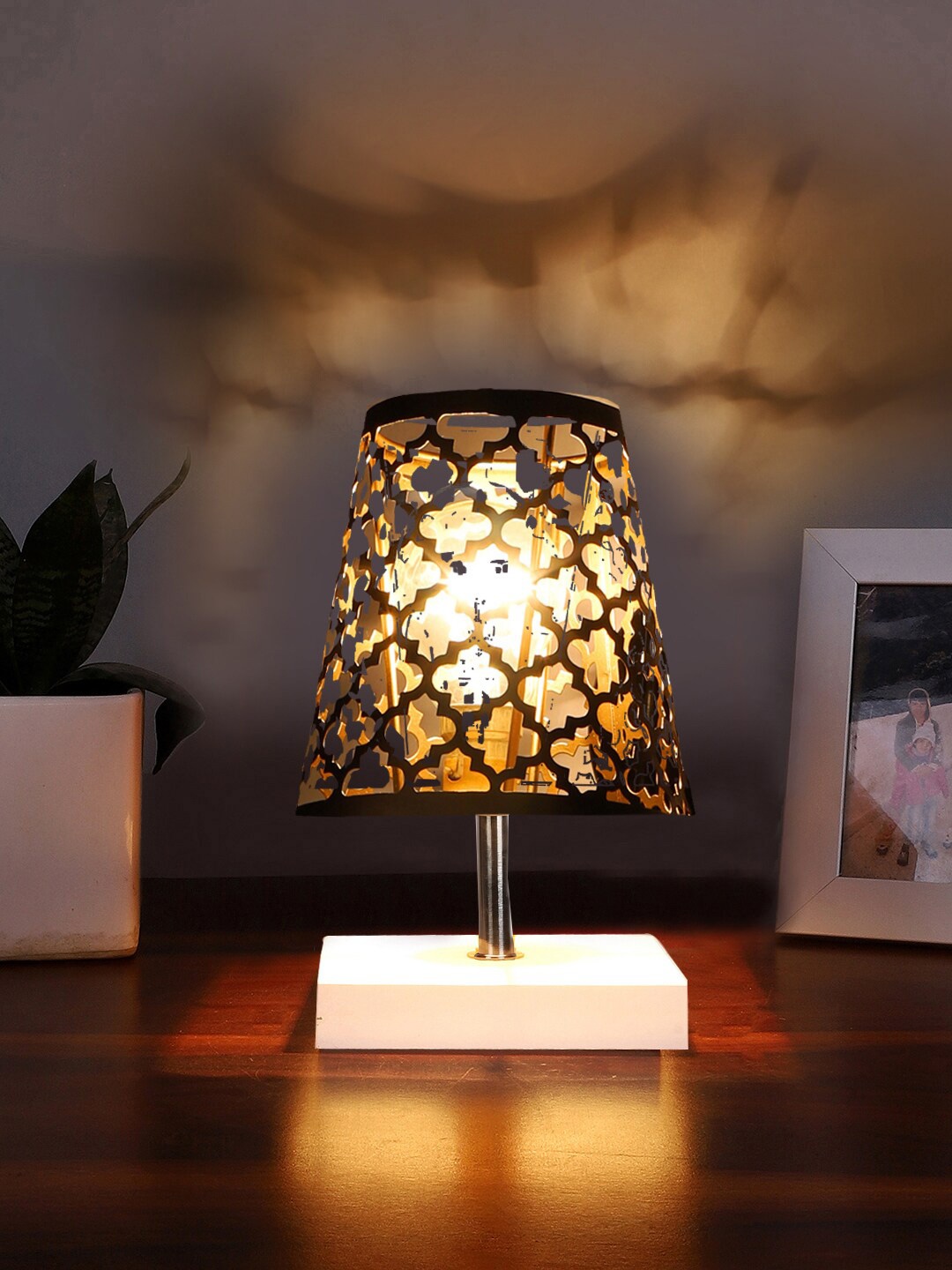 

Devansh Black & White Metal Printed Contemporary Table Lamp