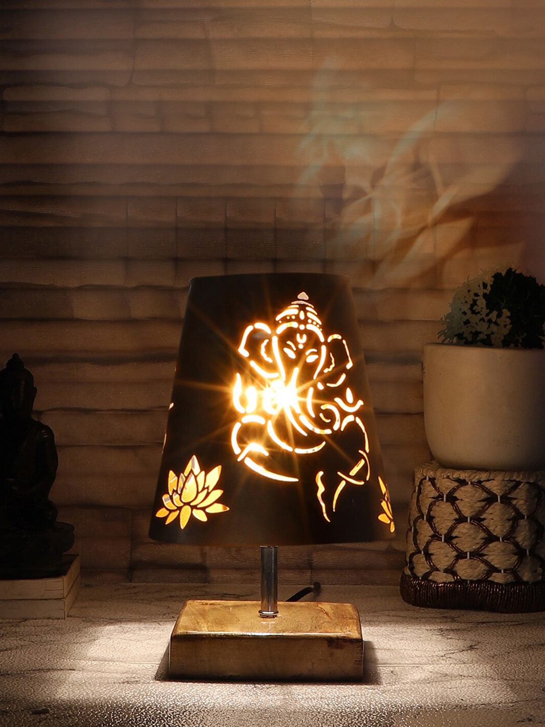 

Devansh Black & Brown Wooden Printed Contemporary Table Lamp