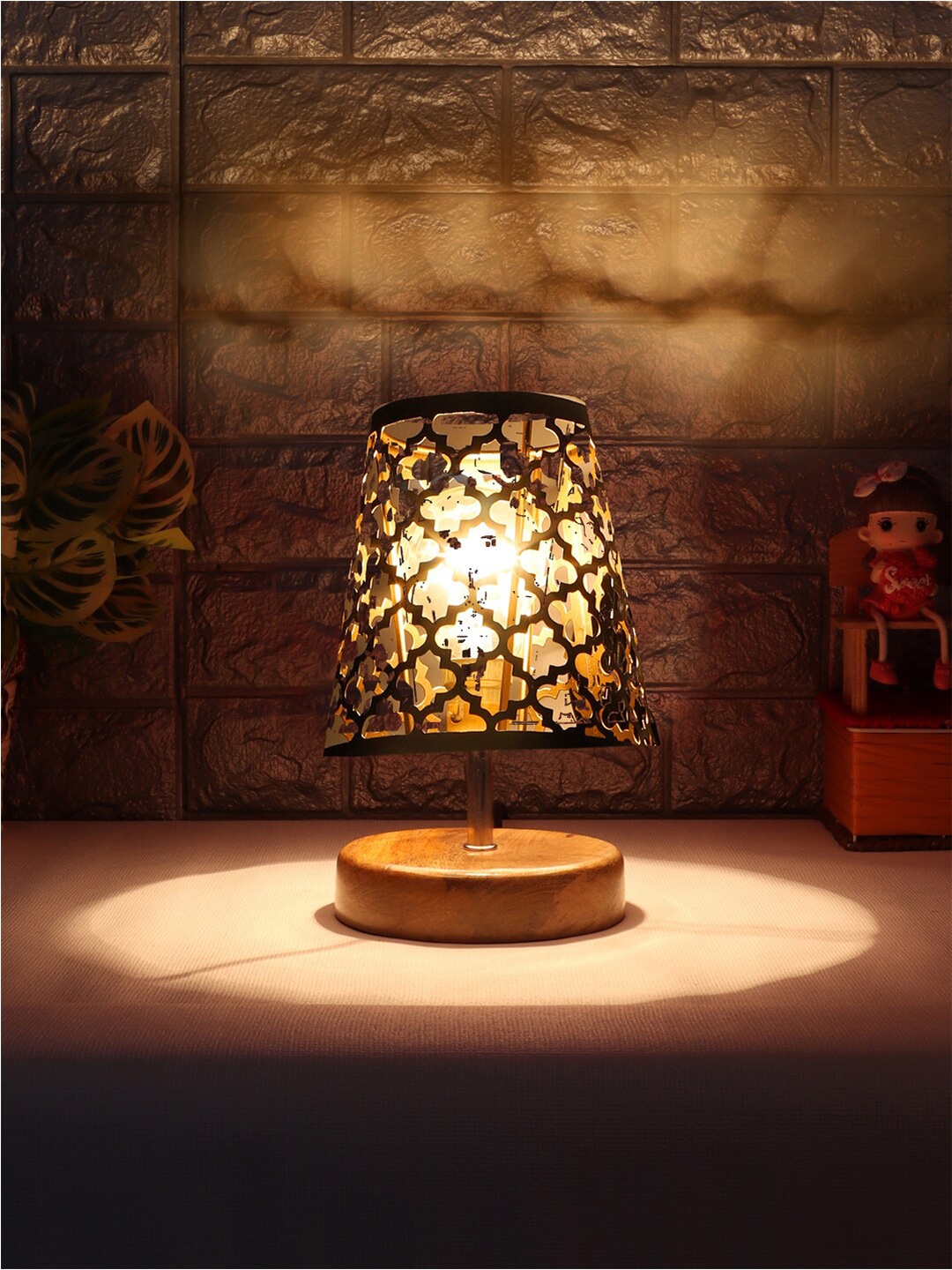 

Devansh Black & Beige Wooden Printed Contemporary Table Lamp