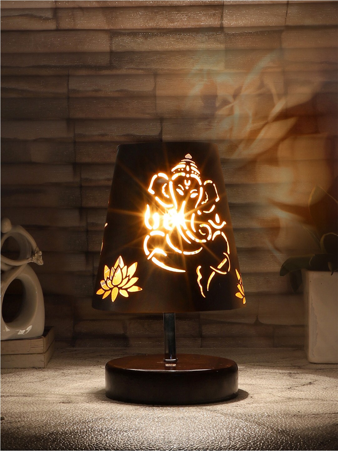

Devansh Black & Brown Wooden Printed Contemporary Table Lamp