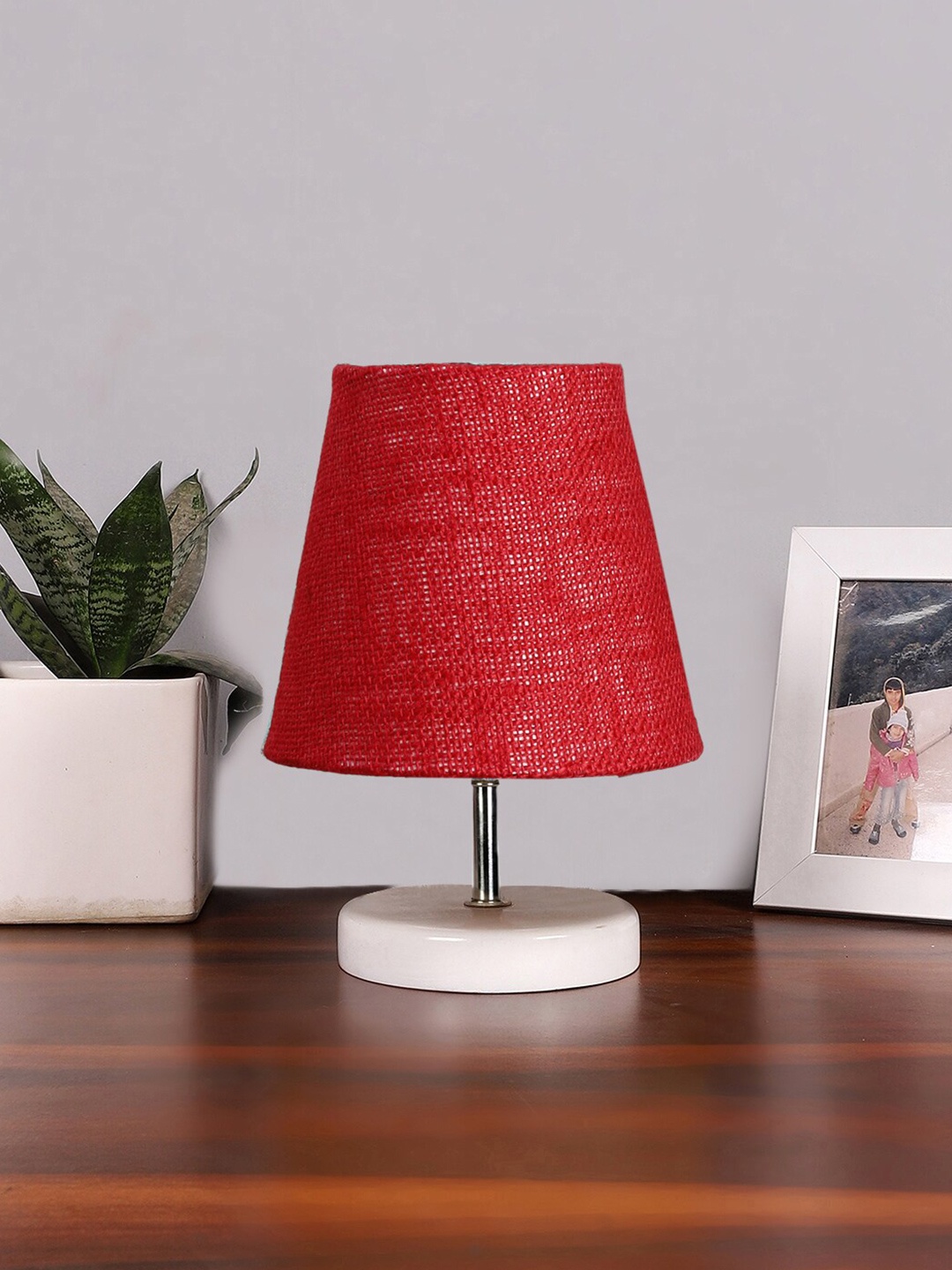 

Devansh Maroon & White Metal Contemporary Table Lamp