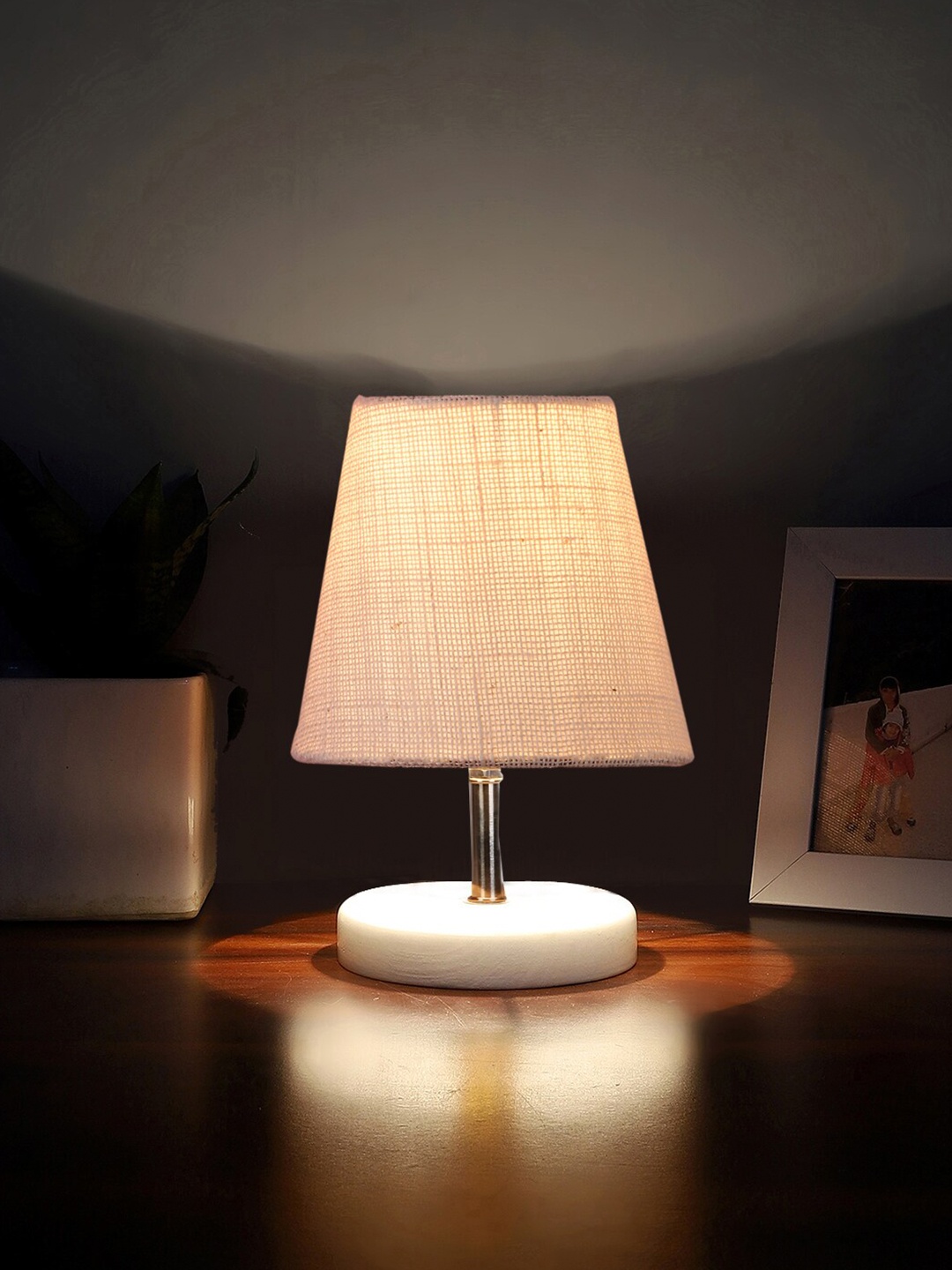 

Devansh White Metal Contemporary Table Lamp