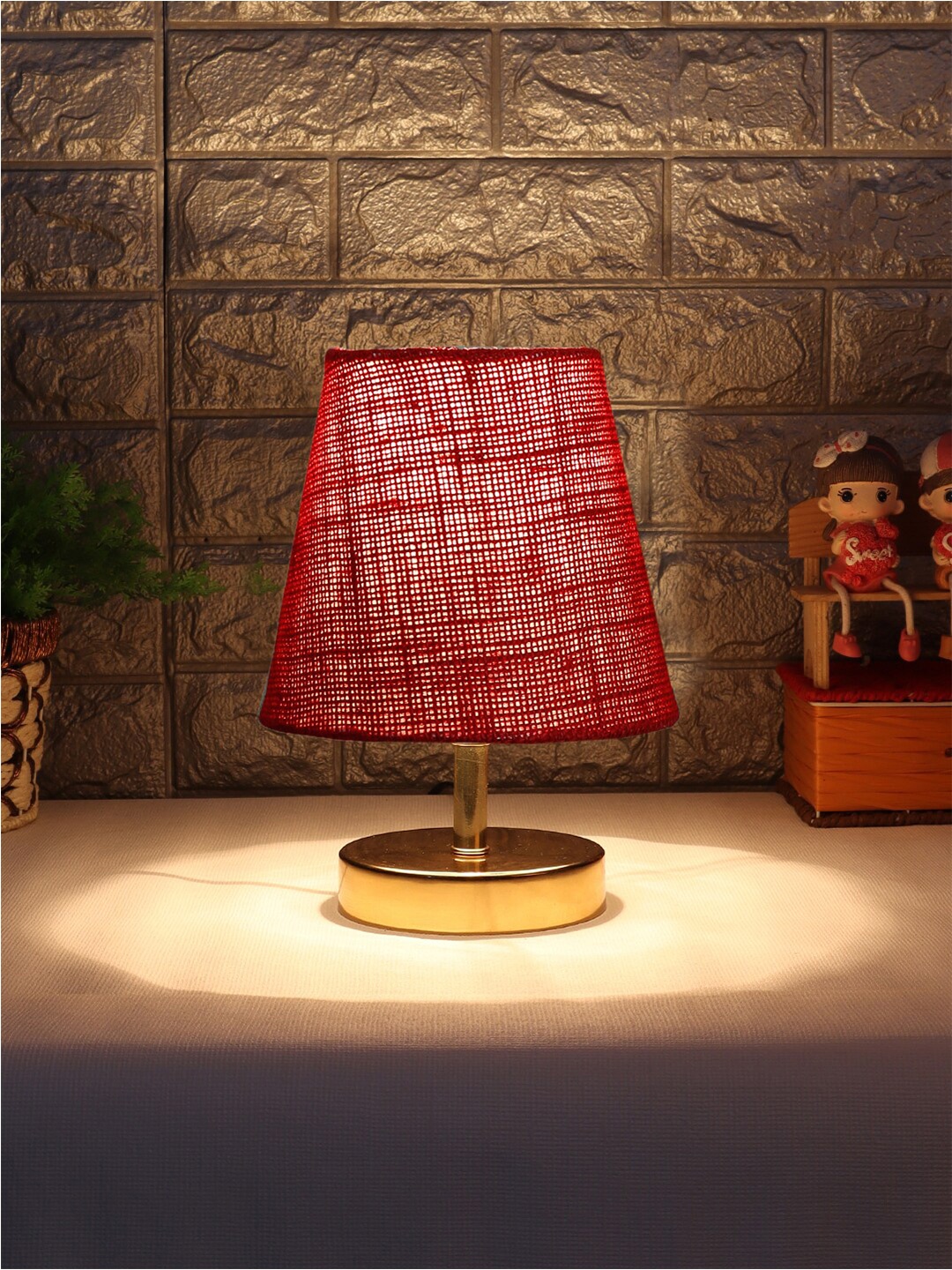 

Devansh Maroon & Gold Toned Iron Contemporary Table Lamp