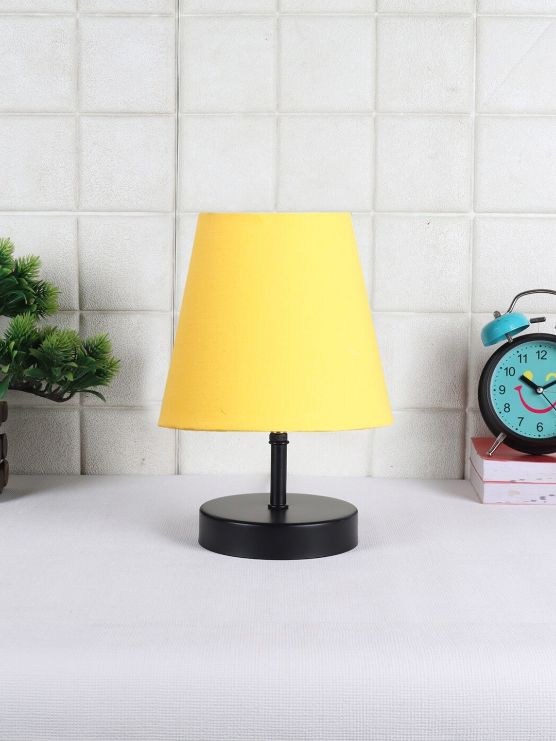 

Devansh Yellow & Brown Wooden Contemporary Table Lamp