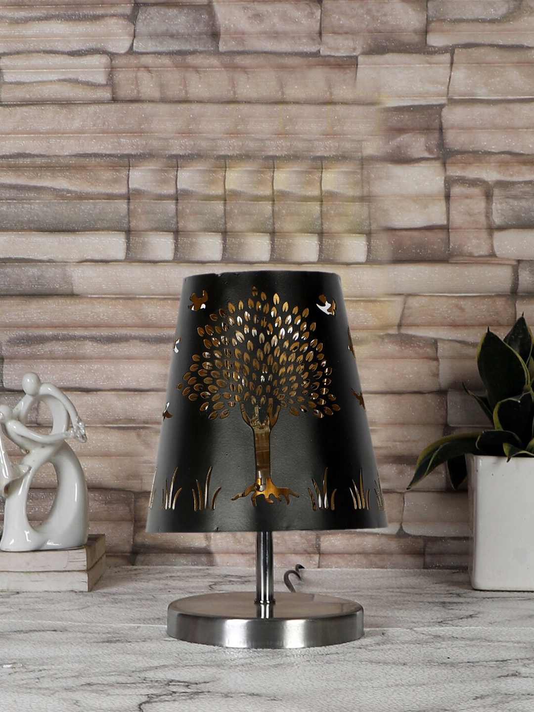 

Devansh Black & Beige Wooden Iron Contemporary Table Lamp