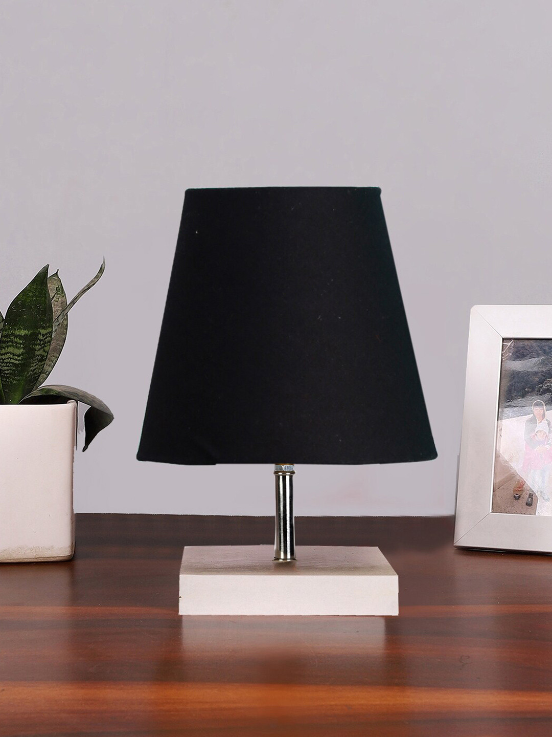 

Devansh Black & White Metal Contemporary Table Lamp