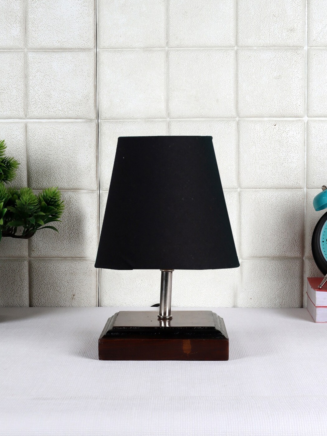 

Devansh Black & Brown Wooden Contemporary Table Lamp