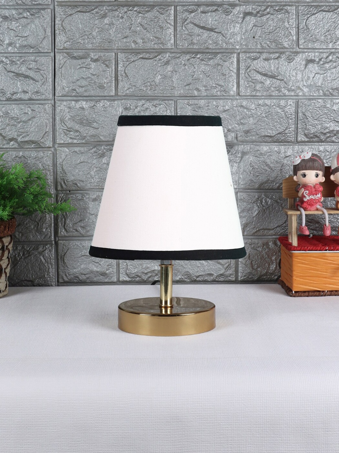 

Devansh Black & White Metal Contemporary Table Lamp